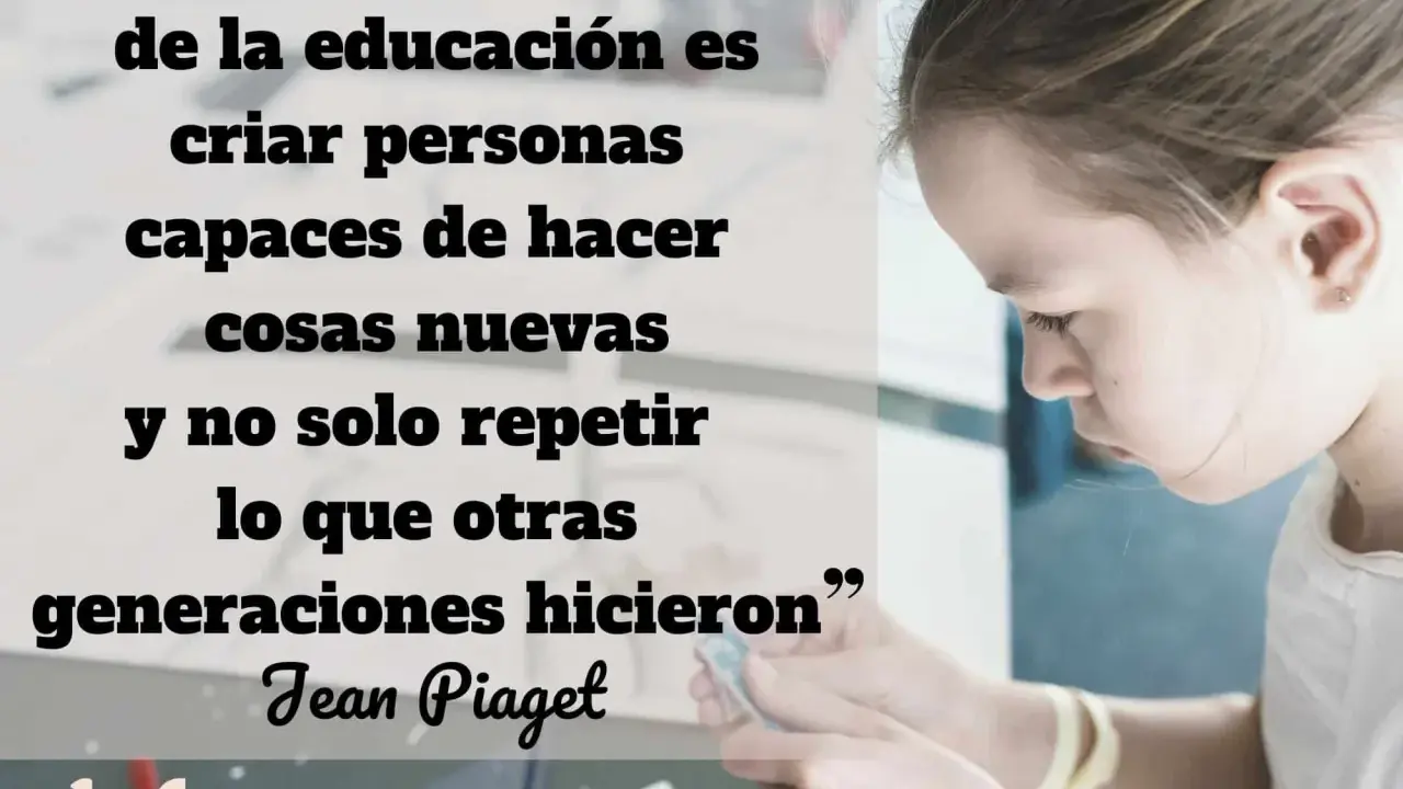 Una niña concentrada, reflejo de una cita sobre la educación: "El principal objetivo de la educación es criar personas capaces de hacer cosas nuevas y no solo repetir lo que otras generaciones hicieron”.