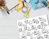 Página con fuentes de letras para colorear con animales del abecedario, lista para dar vida con crayones.