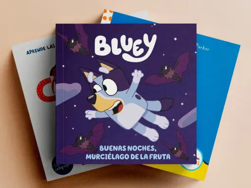 Libro de Bluey "Buenas Noches, Murciélago de la Fruta" y otros cuentos divertidos para niños, con murciélagos volando en la noche estrellada.