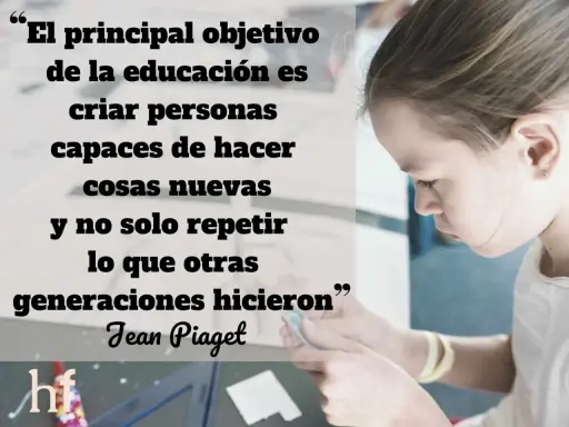 Una niña concentrada, reflejo de una cita sobre la educación: "El principal objetivo de la educación es criar personas capaces de hacer cosas nuevas y no solo repetir lo que otras generaciones hicieron”.